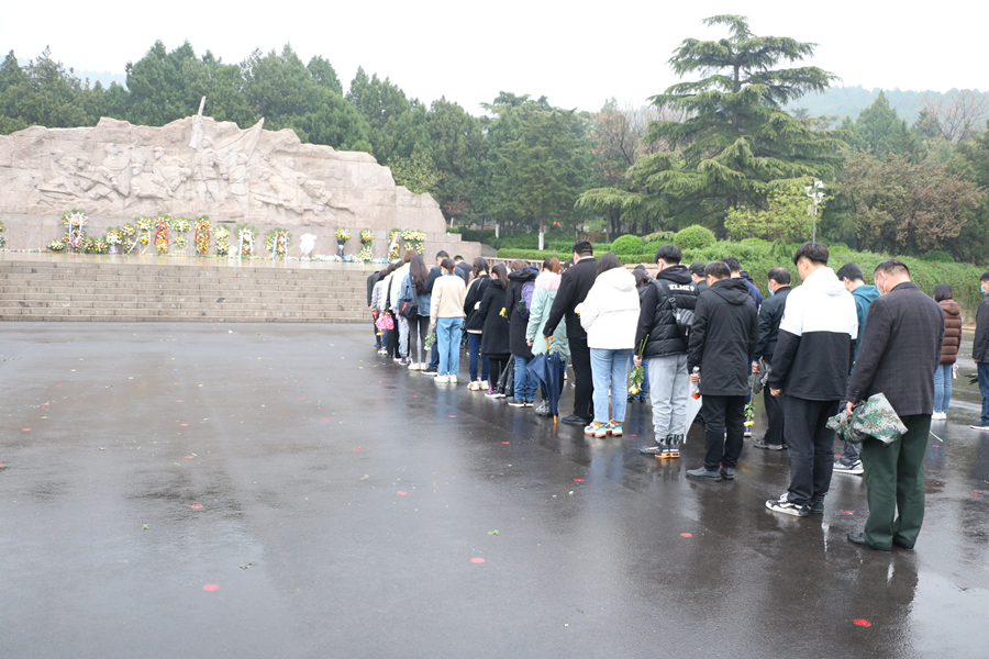 網(wǎng)站:同志們默哀三分鐘.jpg